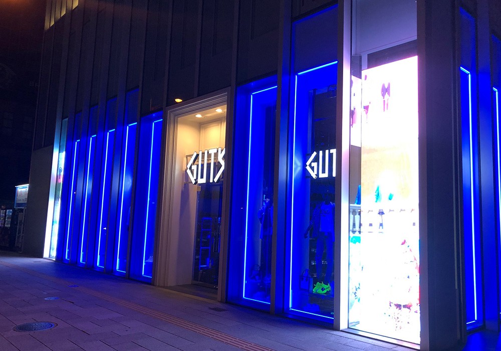 デジタルサイネージ導入 GUT'S 南船場店