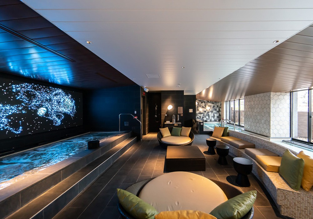 デジタルサイネージ導入 ホテルインディゴ箱根強羅