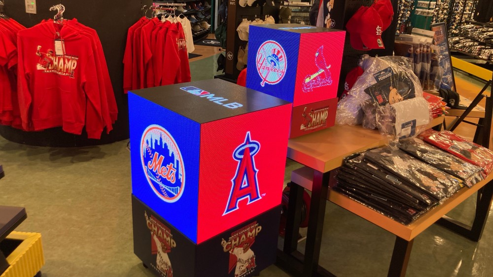 デジタルサイネージ導入 ファナティクス・ジャパン合同会社