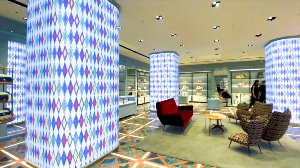 デジタルサイネージ導入 GUCCI 神戸