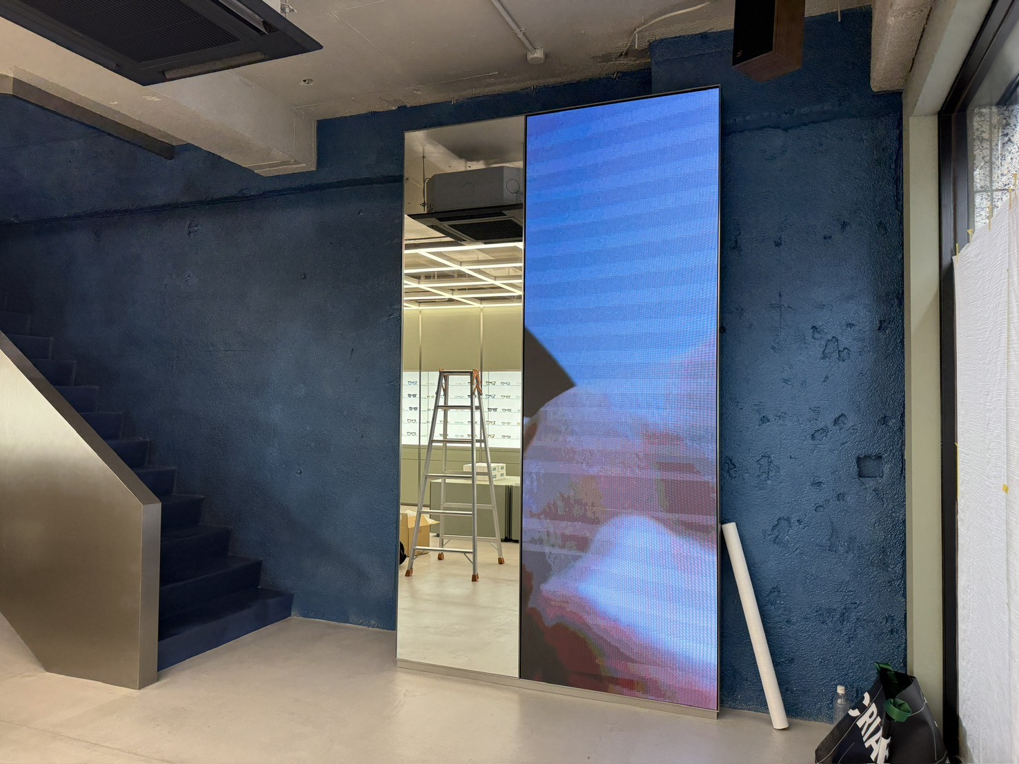 デジタルサイネージ導入 某サングラスショップ