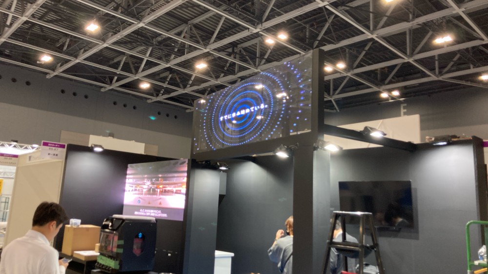シースルーLEDビジョンの設置方法と施工事例