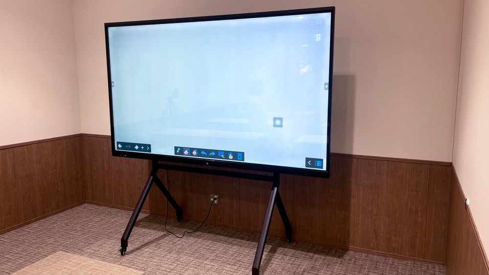 セミナーで使用した100インチタッチパッドモニター
