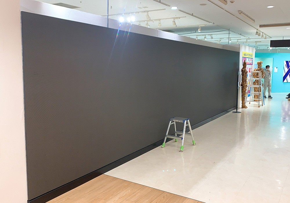 百貨店催事場のアートイベントにLEDビジュアルウォールを設置