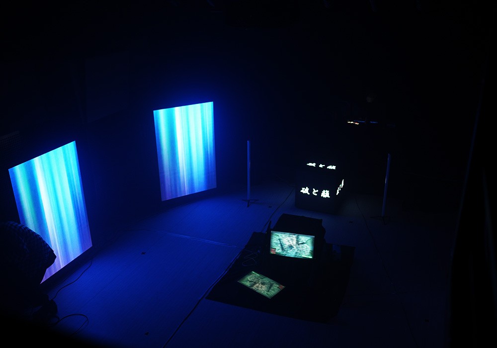 専門学校の卒業制作展にLEDヴィジュアルウォールとLEDキューブサイネージを協賛