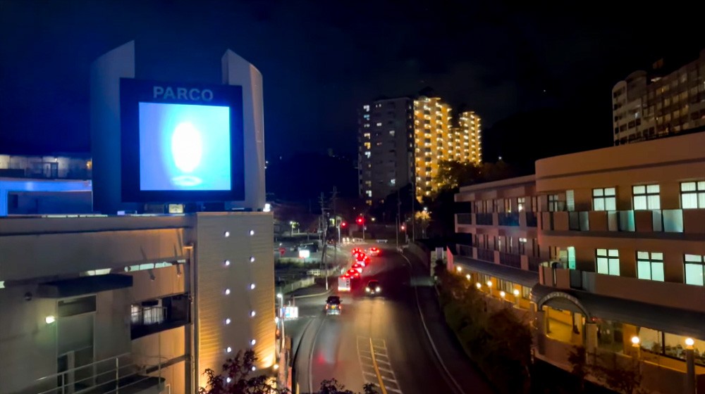 商業ビル屋上に大型LEDヴィジュアルウォールを設置