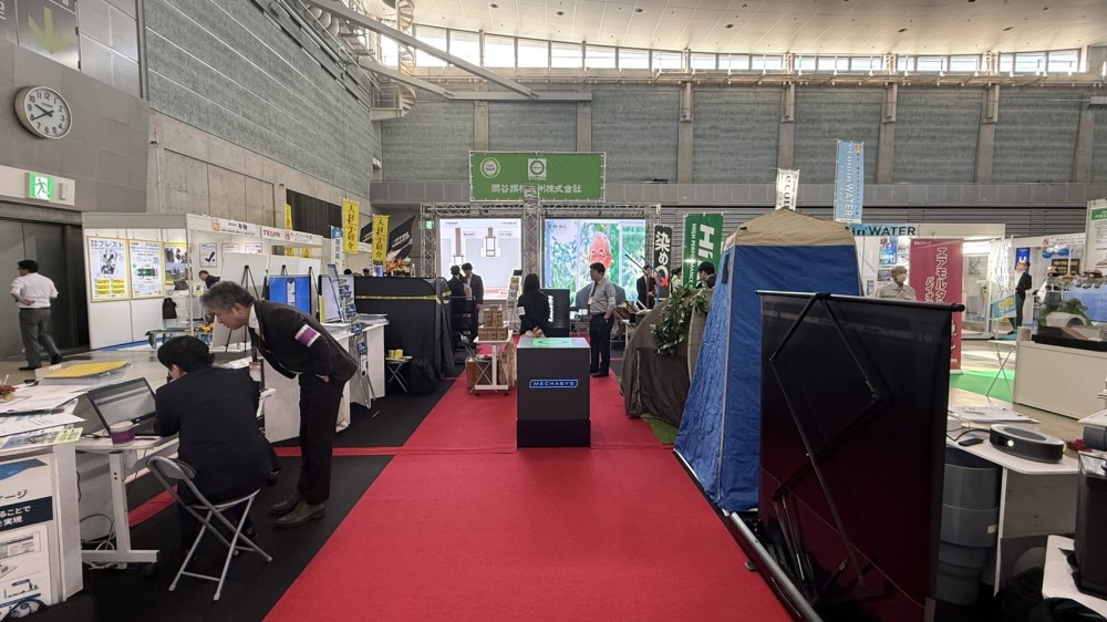 展示会ブースにLEDヴィジュアルウォール＆LEDキューブサイネージを導入