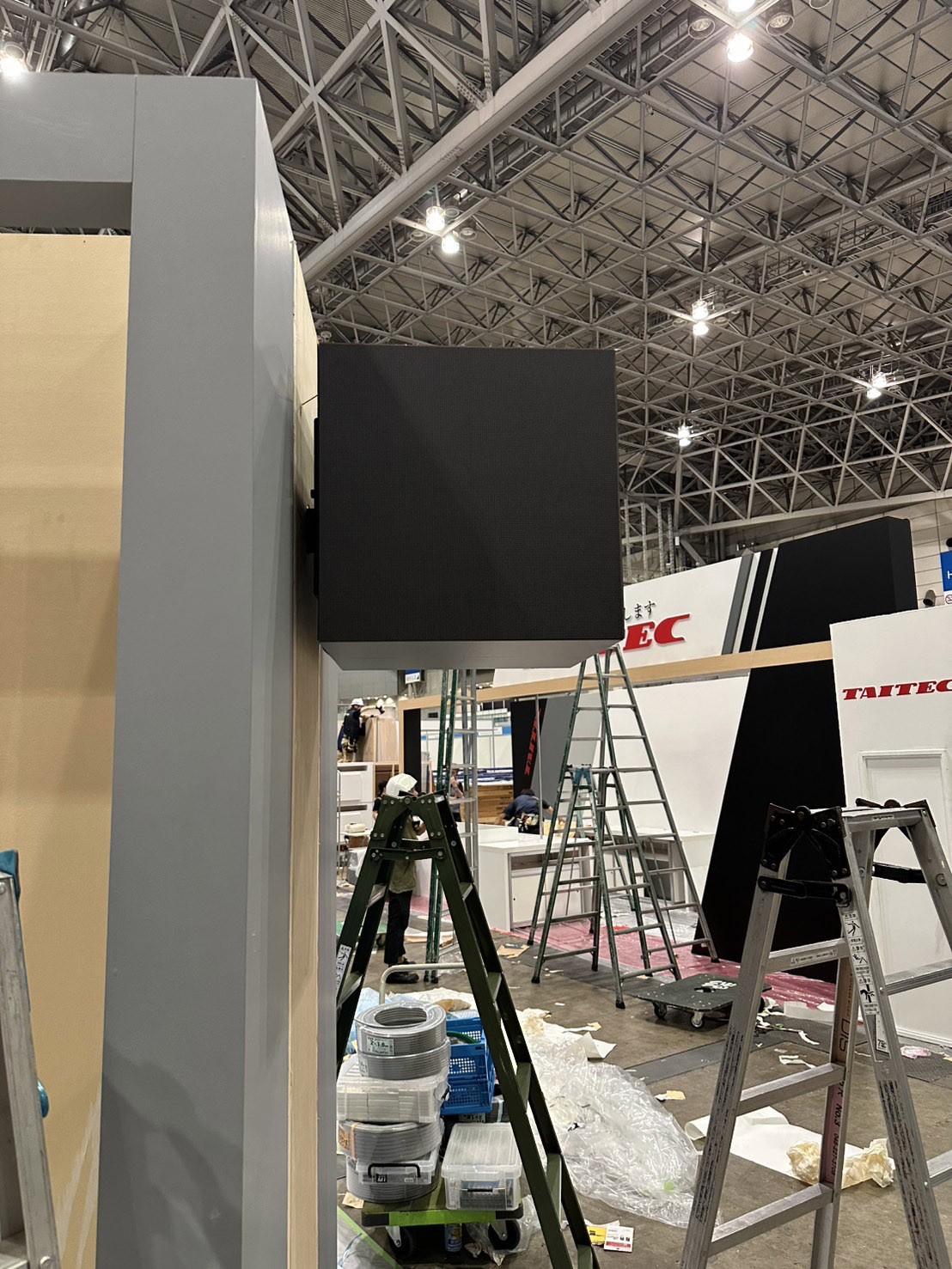 展示会JASIS 2025にLEDキューブサイネージを導入